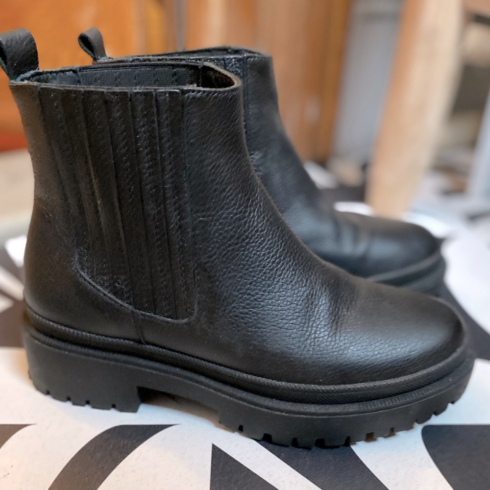 Portland Leather Patina Kiki Chelsea Boot size 5 1/2